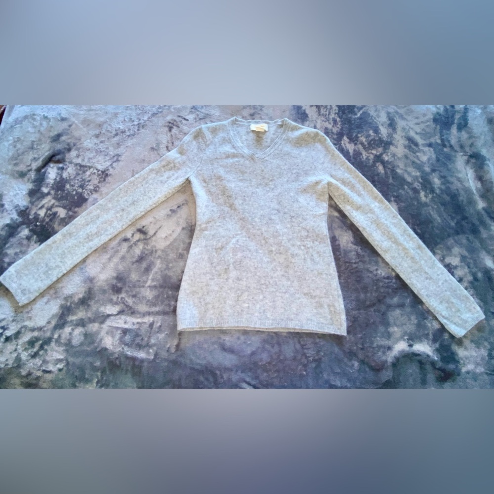 Peck & Peck Gray V-Neck Sweater